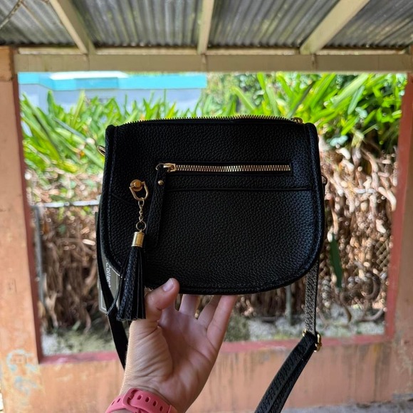 Deluxity Vegan Leather Crossbody Bag Black Gold Hardware Details NWT - Picture 6 of 8